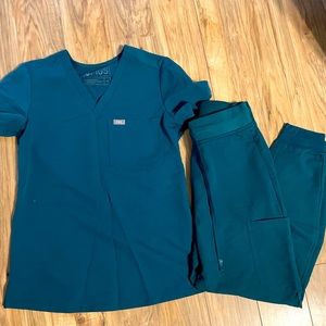 Green scrub set
